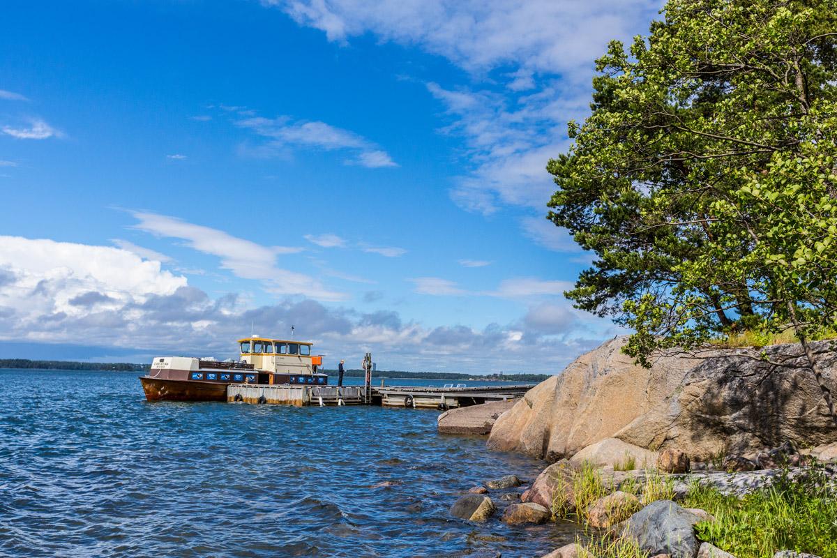 Itä-Villingin saari on Puolustusvoimien käytössä. Saaressa on maihinnousukielto, mutta kauppalaiva on tervetullut.